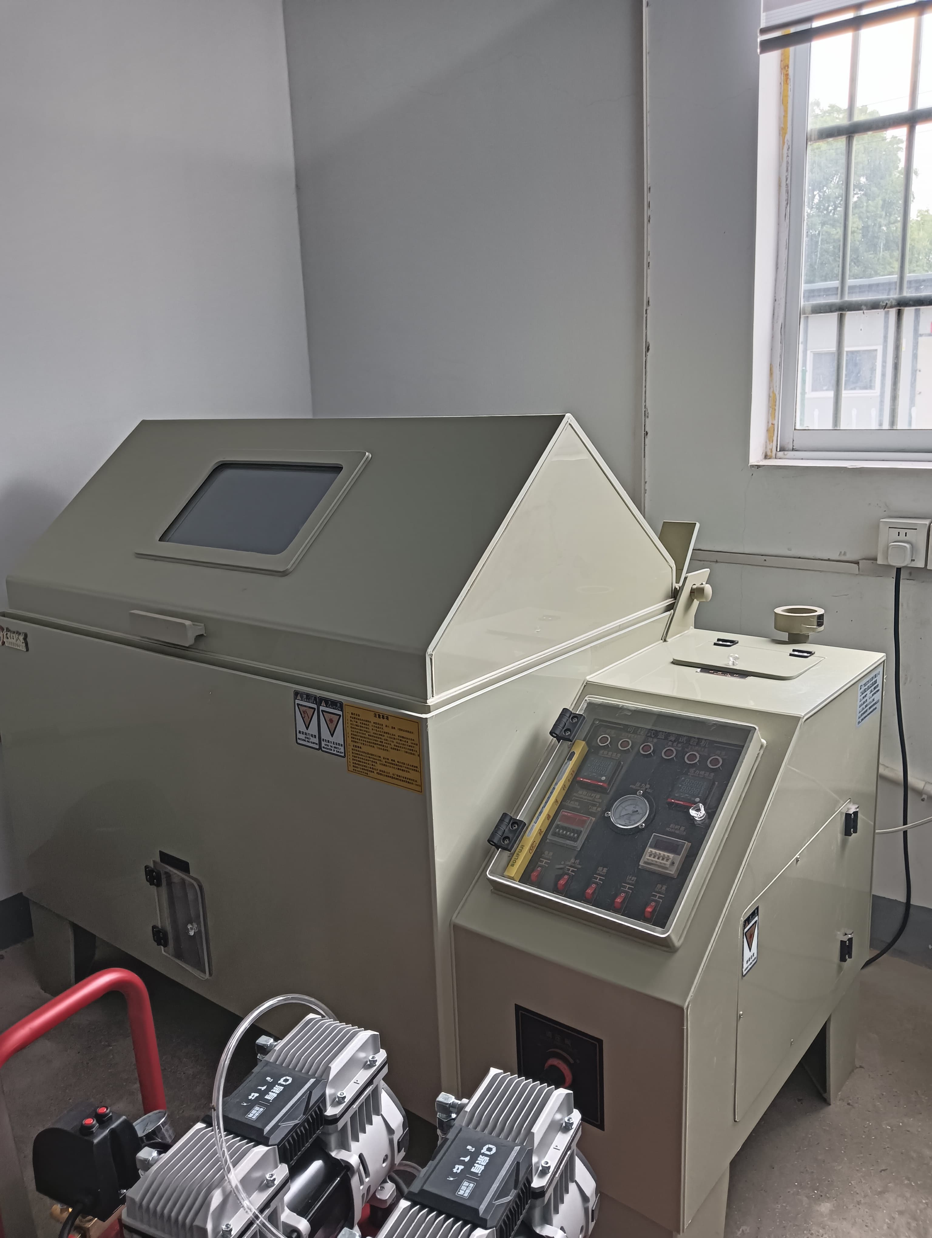 ALT="Fastener quality inspection at SINOFASTENER laboratory - ISO 9001 certified testing facility"
